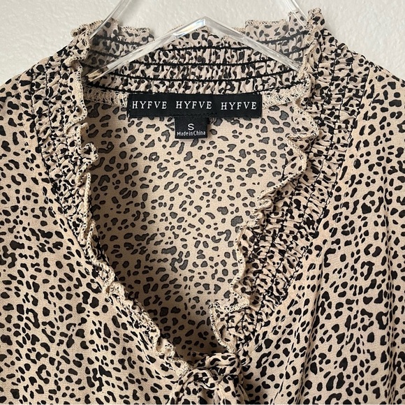 HYFVE Women’s Black and Cream Ruffle Blouse Size Small - Picture 3 of 5